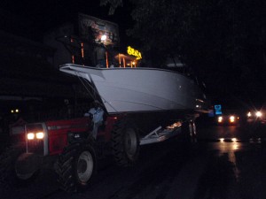 sortie du bateau à minuit du chantier sortie du bateau à minuit du chantier
